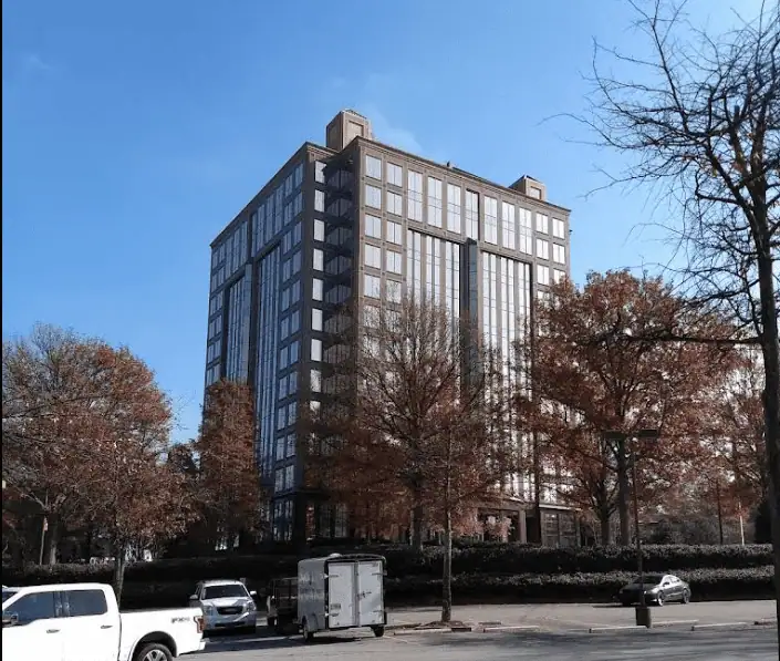 Tall office building at 400 Galleria Pkwy, Atlanta GA for Peachy Insurance